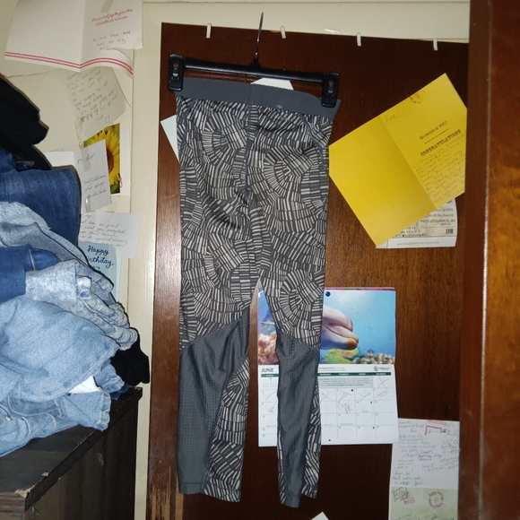 NIKE hyper cool Capri athletic leggings XS - Picture 6 of 8